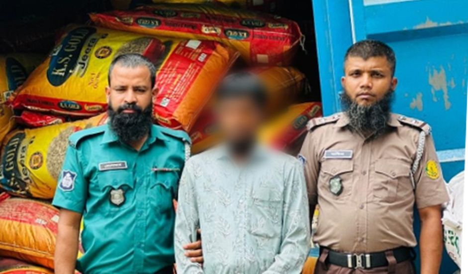 নগরীর আম্বরখানা থেকে কাভার্ড ভ্যান ভর্তি ভারতীয় পণ্যসহ এক ব্যক্তি আটক
