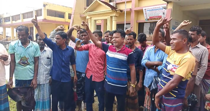 প্রকৃত কৃষক বঞ্চিত শাল্লায় প্রতিবাদ মিছিল