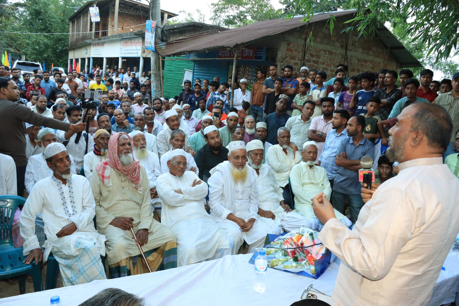 নিরাপত্তা সরঞ্জাম বিতরণ অনুষ্ঠানে সিসিক প্রশাসক