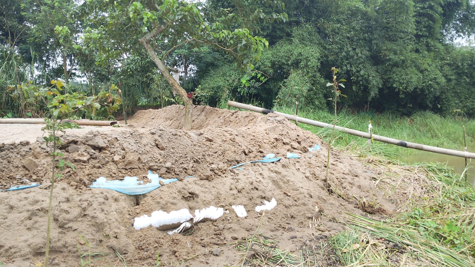 কোম্পানীগঞ্জে অবৈধ বালু বাণিজ্যে তছনছ বরমছড়া নদী