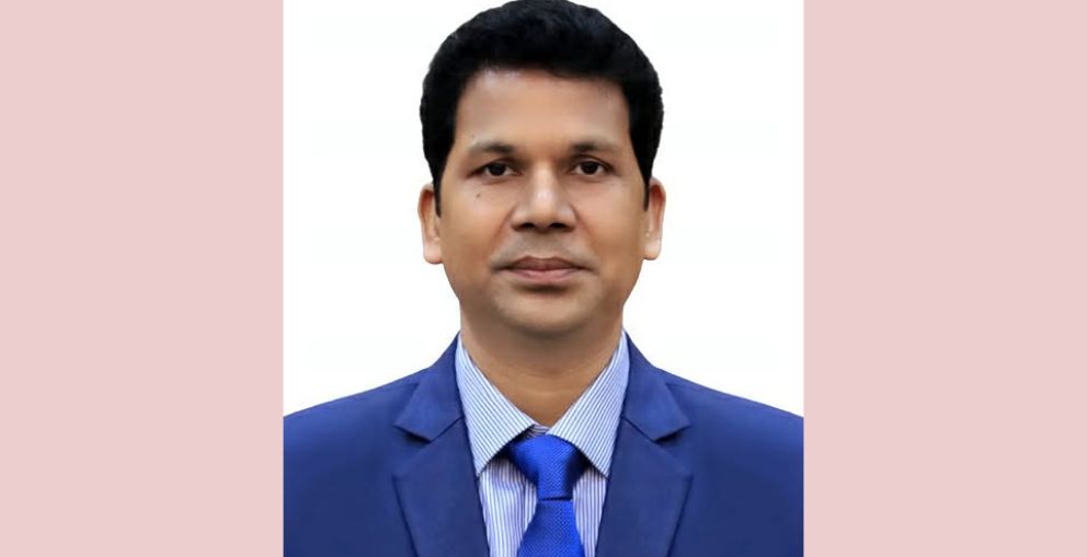জেলা ম্যাজিস্ট্রেট  মু: রেজা হাসানকে
